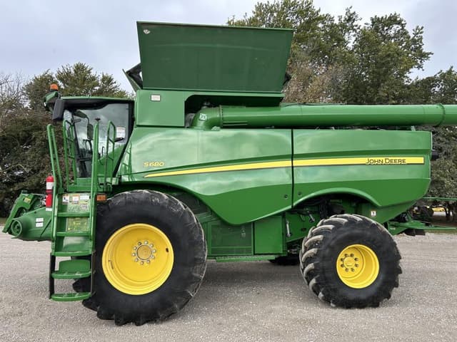 Image of John Deere S680 equipment image 2