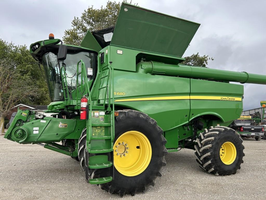 Image of John Deere S680 Primary image