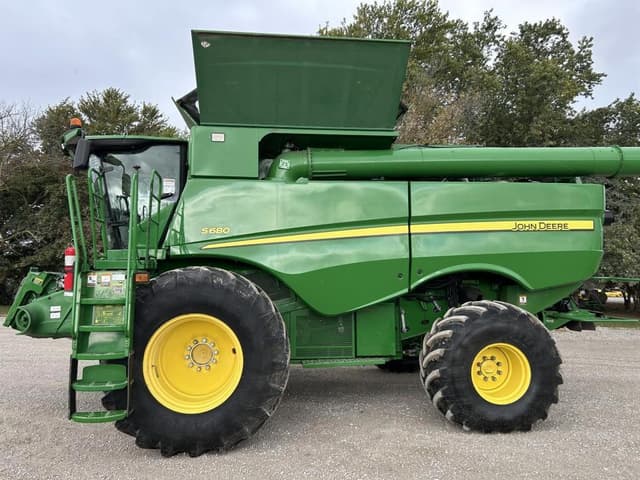 Image of John Deere S680 equipment image 2