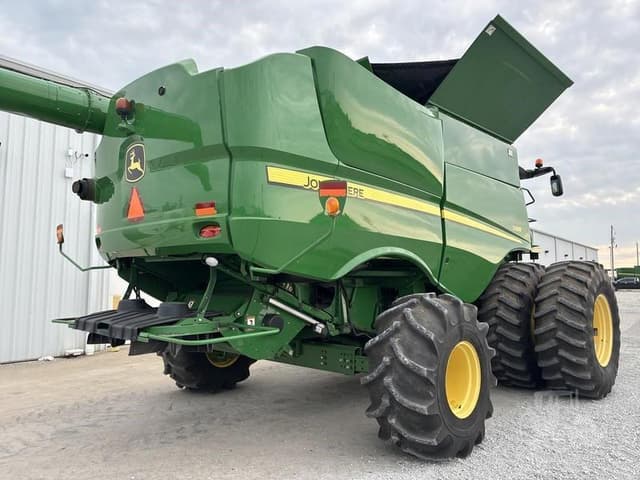 Image of John Deere S680 equipment image 2