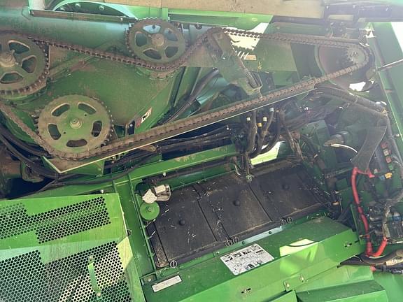 Image of John Deere S680 equipment image 1