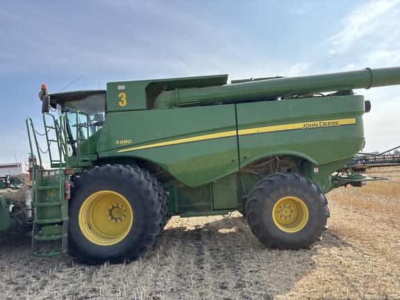 Image of John Deere S680 Image 0