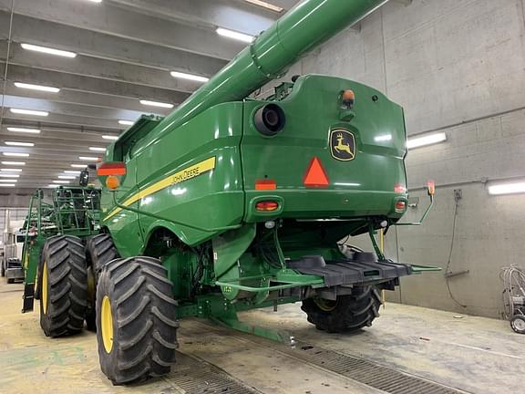 Image of John Deere S680 equipment image 2