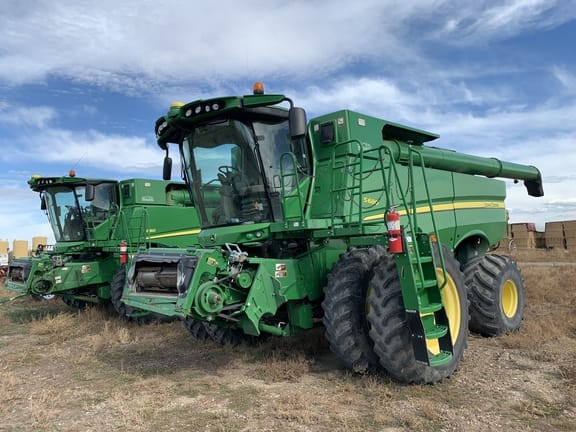 Main image John Deere S680