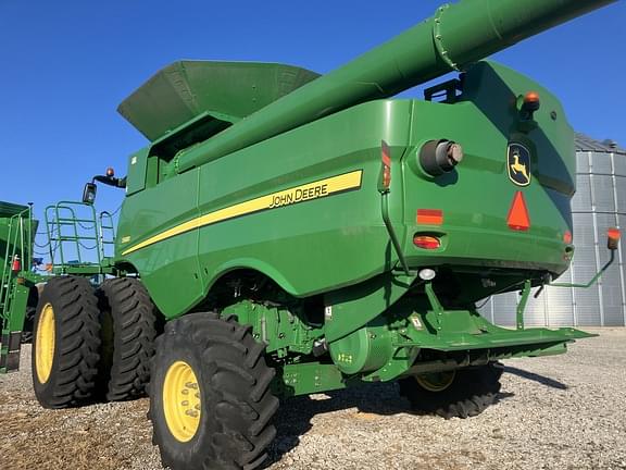 Image of John Deere S680 equipment image 4