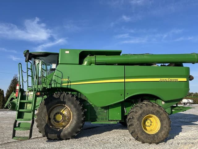 Image of John Deere S680 equipment image 2