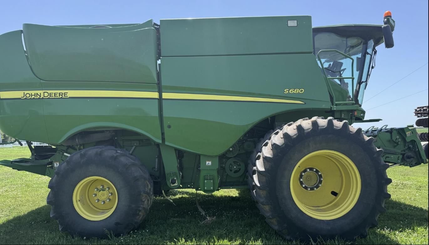 2014 John Deere S680 Equipment Image0