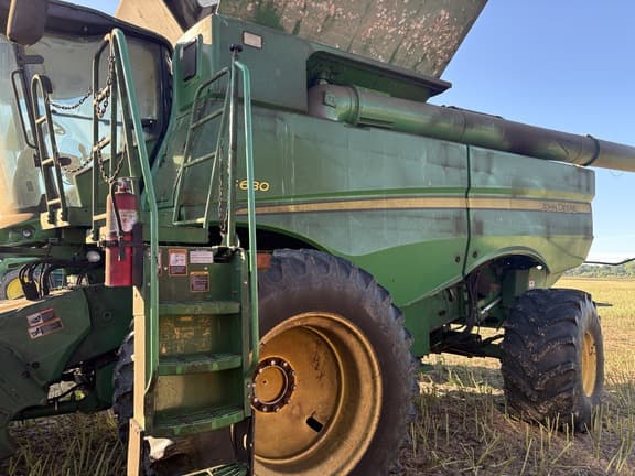 Image of John Deere S680 equipment image 2