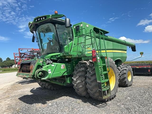 Image of John Deere S680 equipment image 1