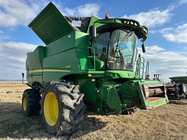 Image of John Deere S680 equipment image 1