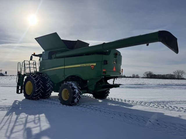 Image of John Deere S680 equipment image 4