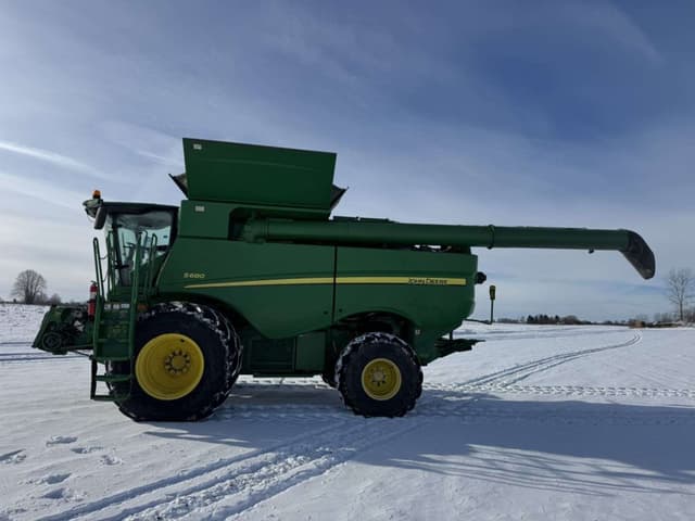 Image of John Deere S680 equipment image 2