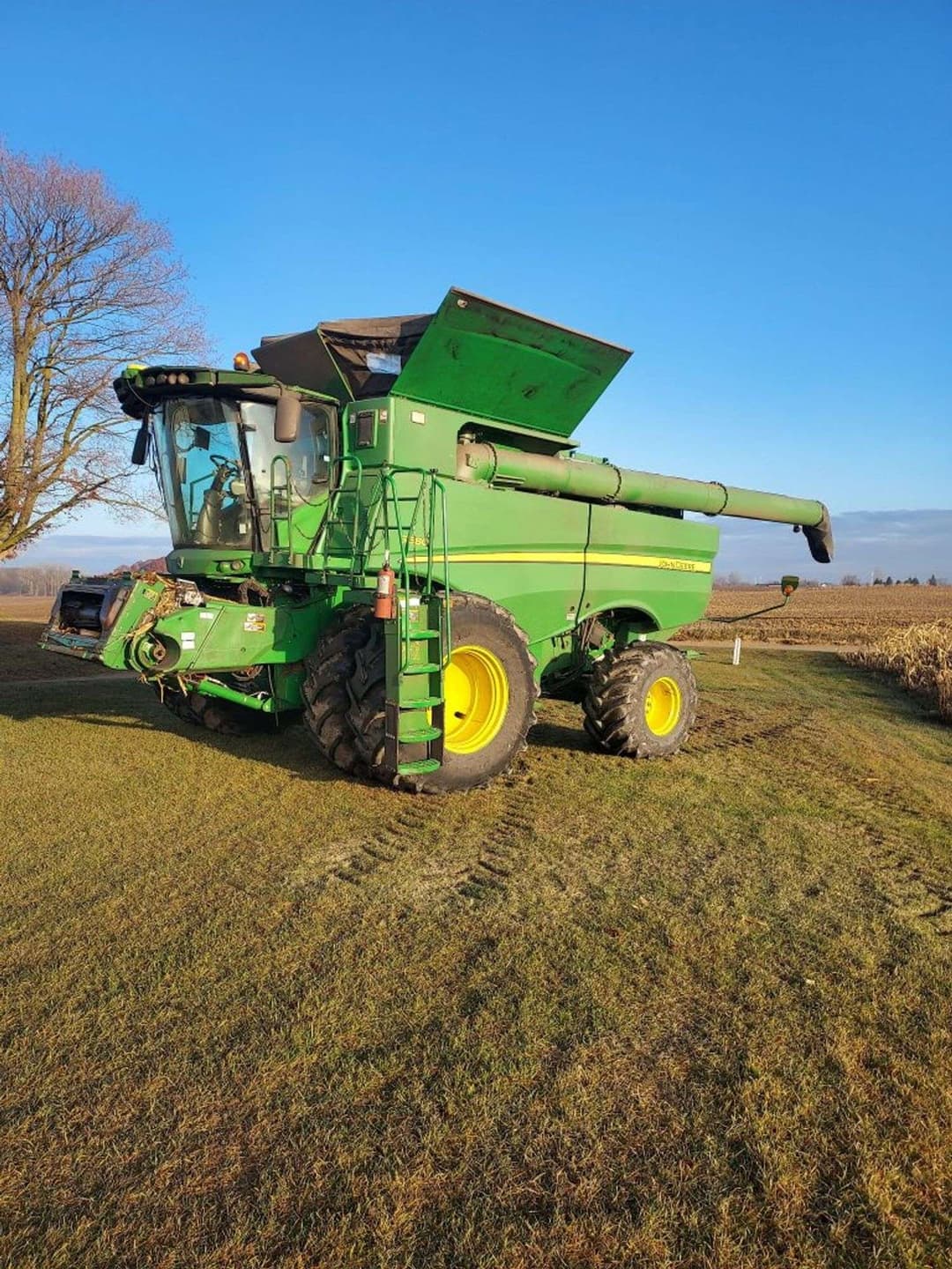 Image of John Deere S680 Primary image