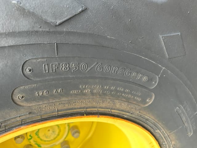 Image of John Deere S680 equipment image 4