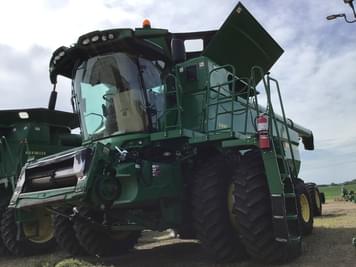 Main image John Deere S690