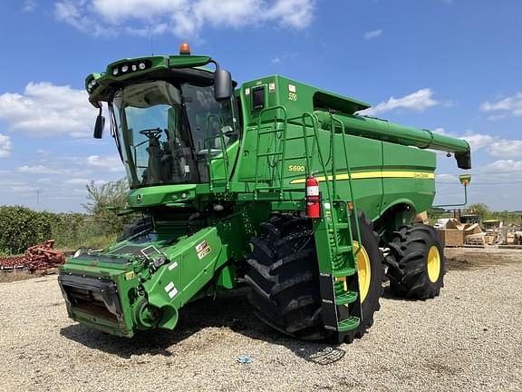 2014 John Deere S690 Equipment Image0
