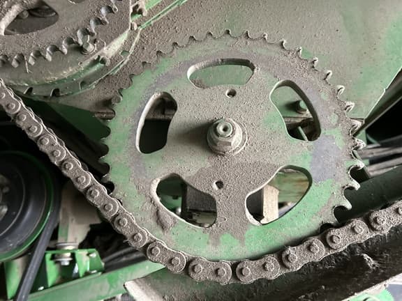 Image of John Deere S690 equipment image 3