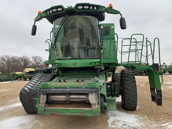 Image of John Deere S690 equipment image 1