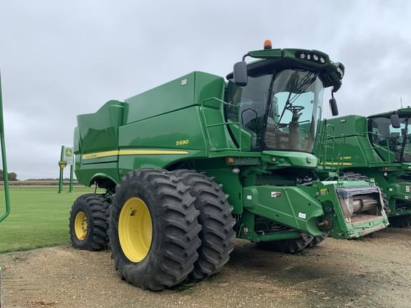 Image of John Deere S690 Primary image