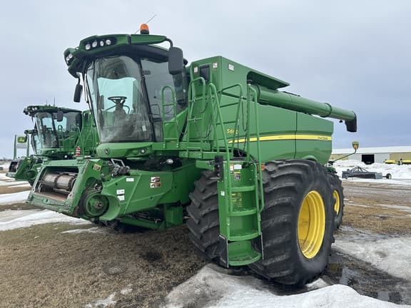 Image of John Deere S690 equipment image 1