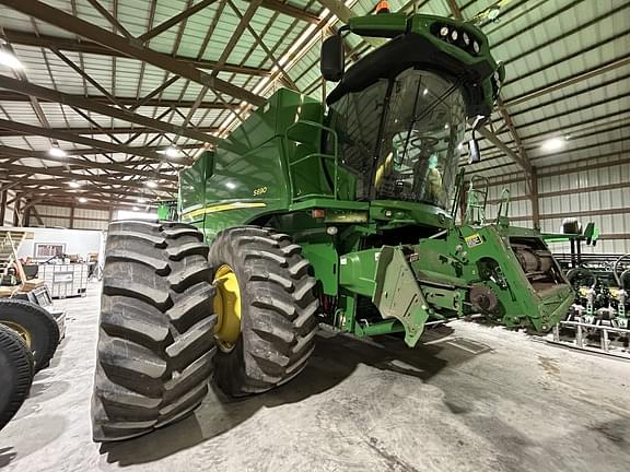Image of John Deere S690 Primary image