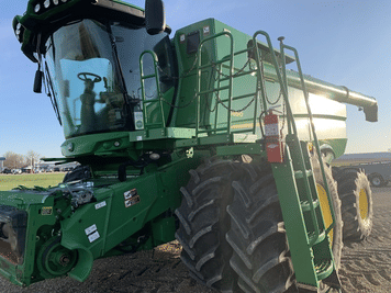 Main image John Deere S690