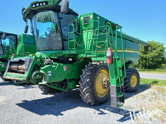Image of John Deere S690 equipment image 1