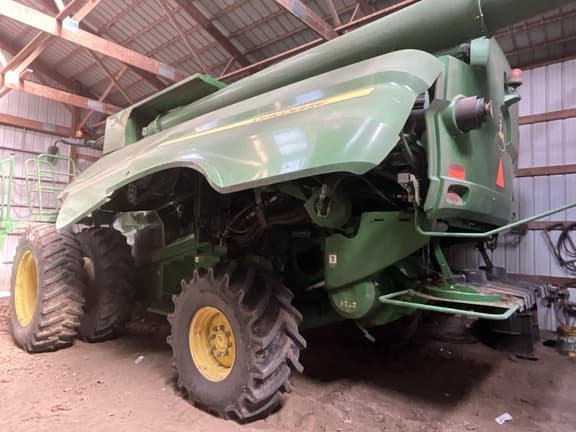 Image of John Deere S690 equipment image 3