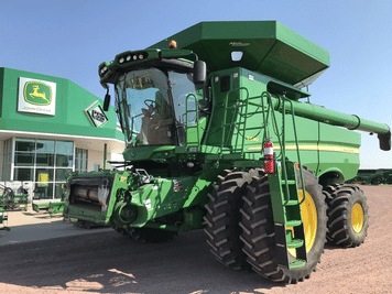 Main image John Deere S690