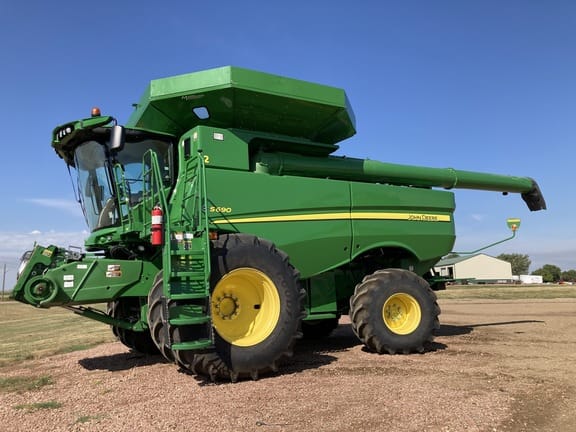 Main image John Deere S690