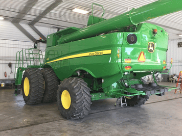 Main image John Deere S690
