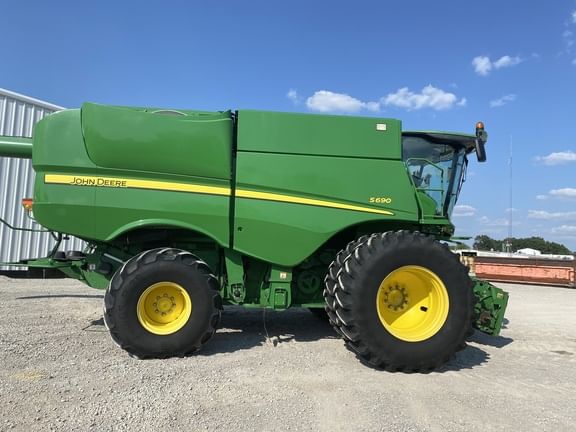 Main image John Deere S690