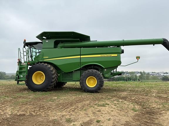Image of John Deere S690 equipment image 1