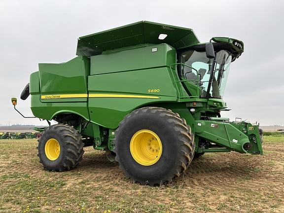 Image of John Deere S690 Primary image