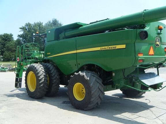 Image of John Deere S690 equipment image 3