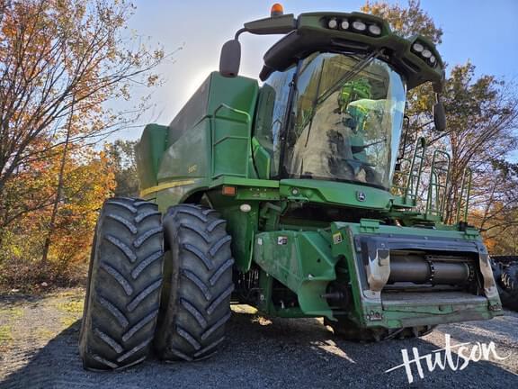 Image of John Deere S690 equipment image 1