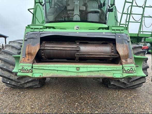 Image of John Deere S690 equipment image 4