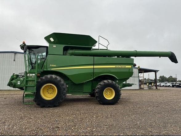 Image of John Deere S690 Primary image