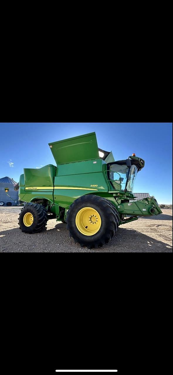 Image of John Deere S690 equipment image 2