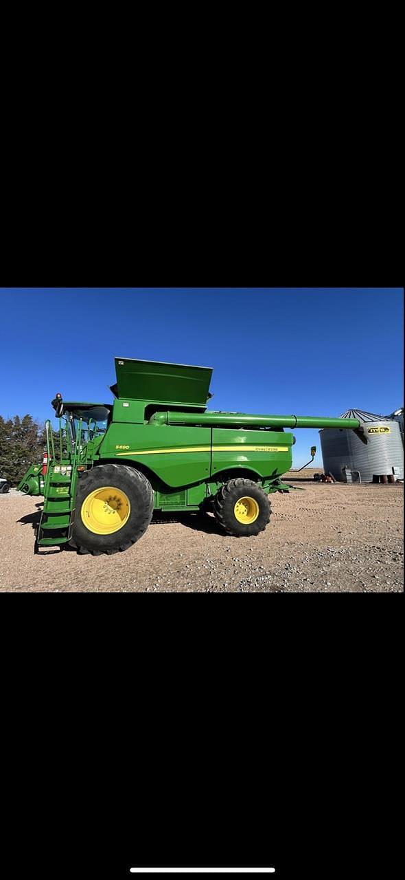 Image of John Deere S690 equipment image 1