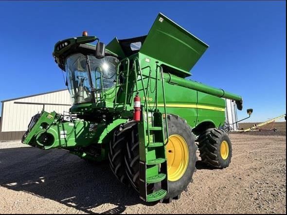 Main image John Deere S690