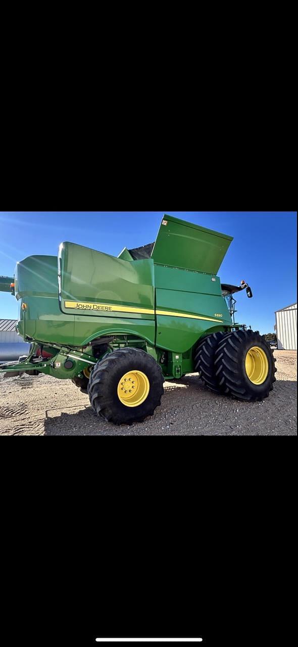 Image of John Deere S690 equipment image 4