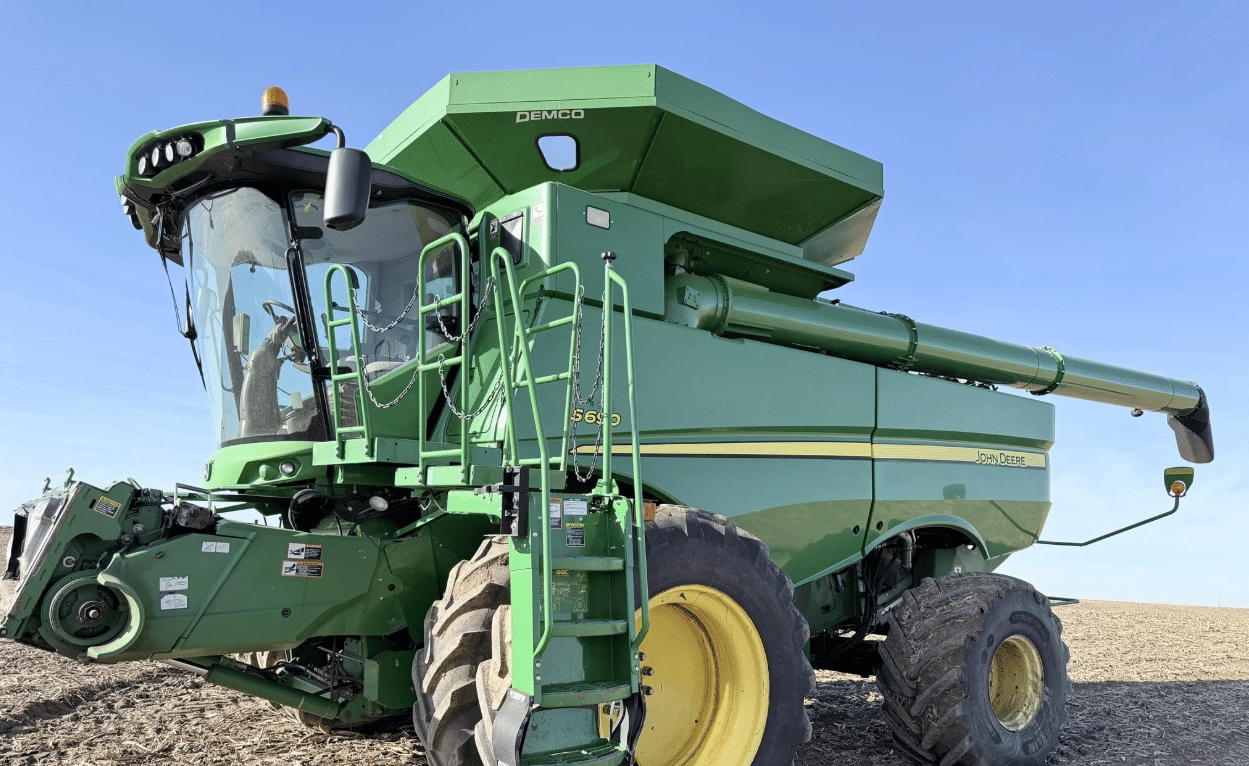 2014 John Deere S690 Equipment Image0