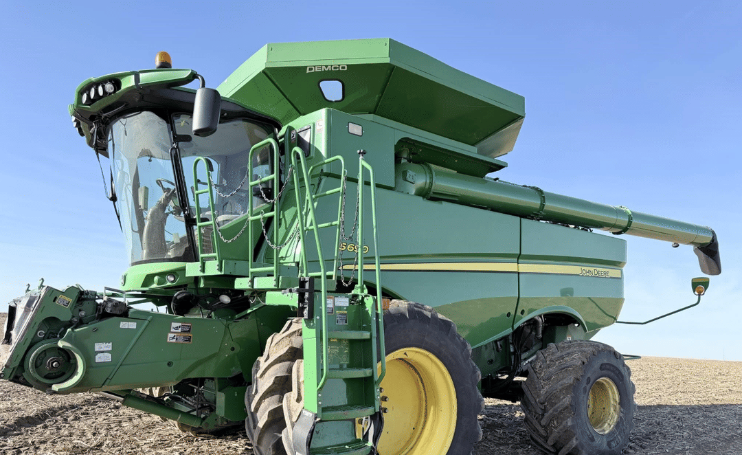 Image of John Deere S690 Primary image