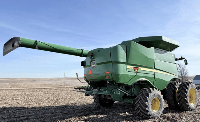 Image of John Deere S690 equipment image 4