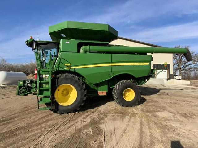 Image of John Deere S690 equipment image 1