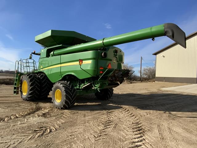 Image of John Deere S690 equipment image 2