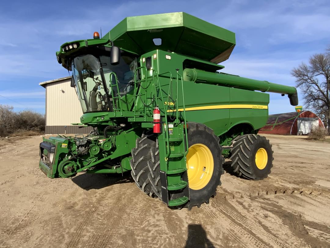 Image of John Deere S690 Primary image