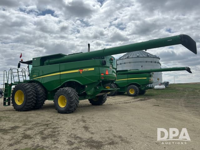 Image of John Deere S690 equipment image 4
