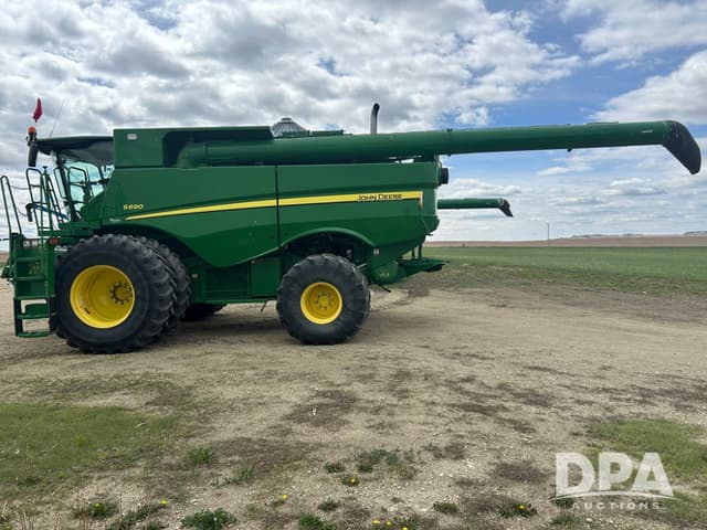 Image of John Deere S690 equipment image 3